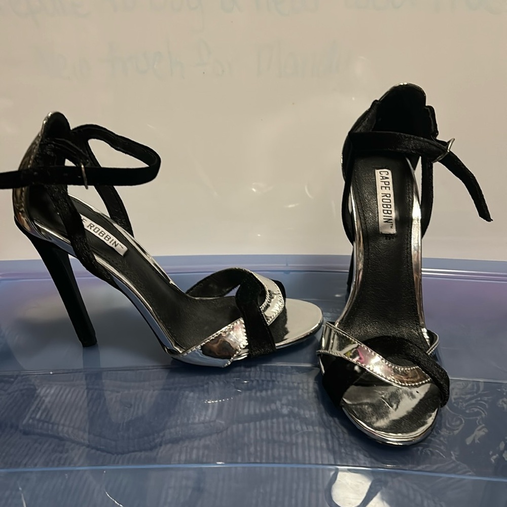 Cape Robbin Heels